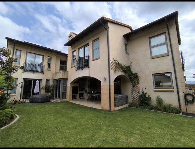 3 BEDROOM TOWNHOUSE FOR SALE IN AVIANTO ESTATE